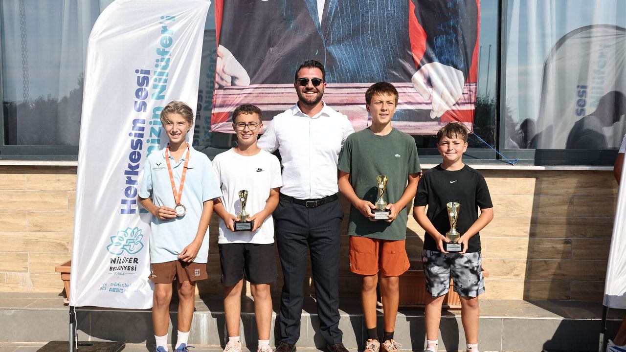 Nilüfer’de 30 Ağustos Zafer Bayramı Tenis Turnuvası düzenlendi